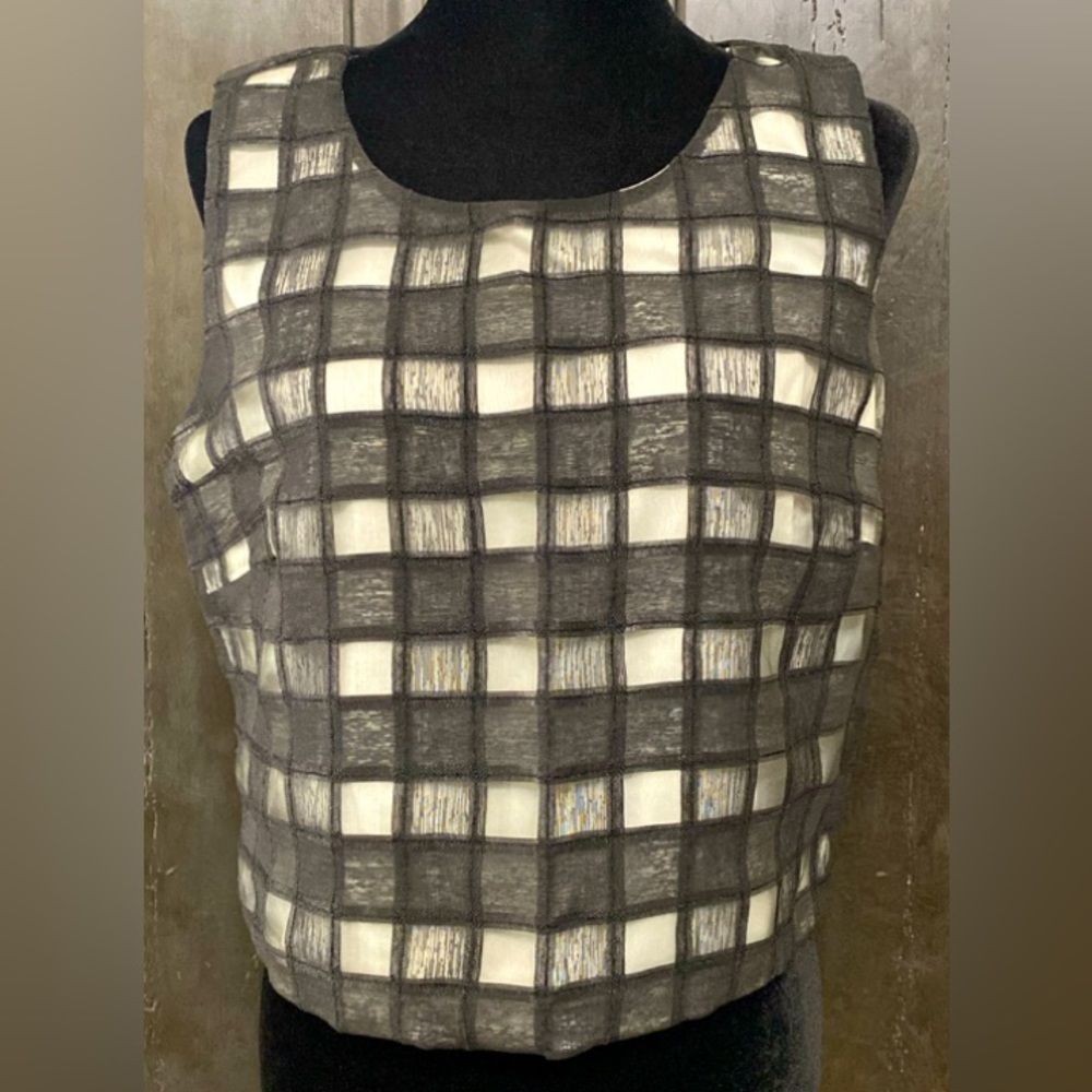 Cato blk sheer crop sleeveless blouse - Size 16